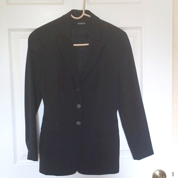 Tahari Jackets & Blazers - Pristine Tahari size 2 black blazer,jacket.